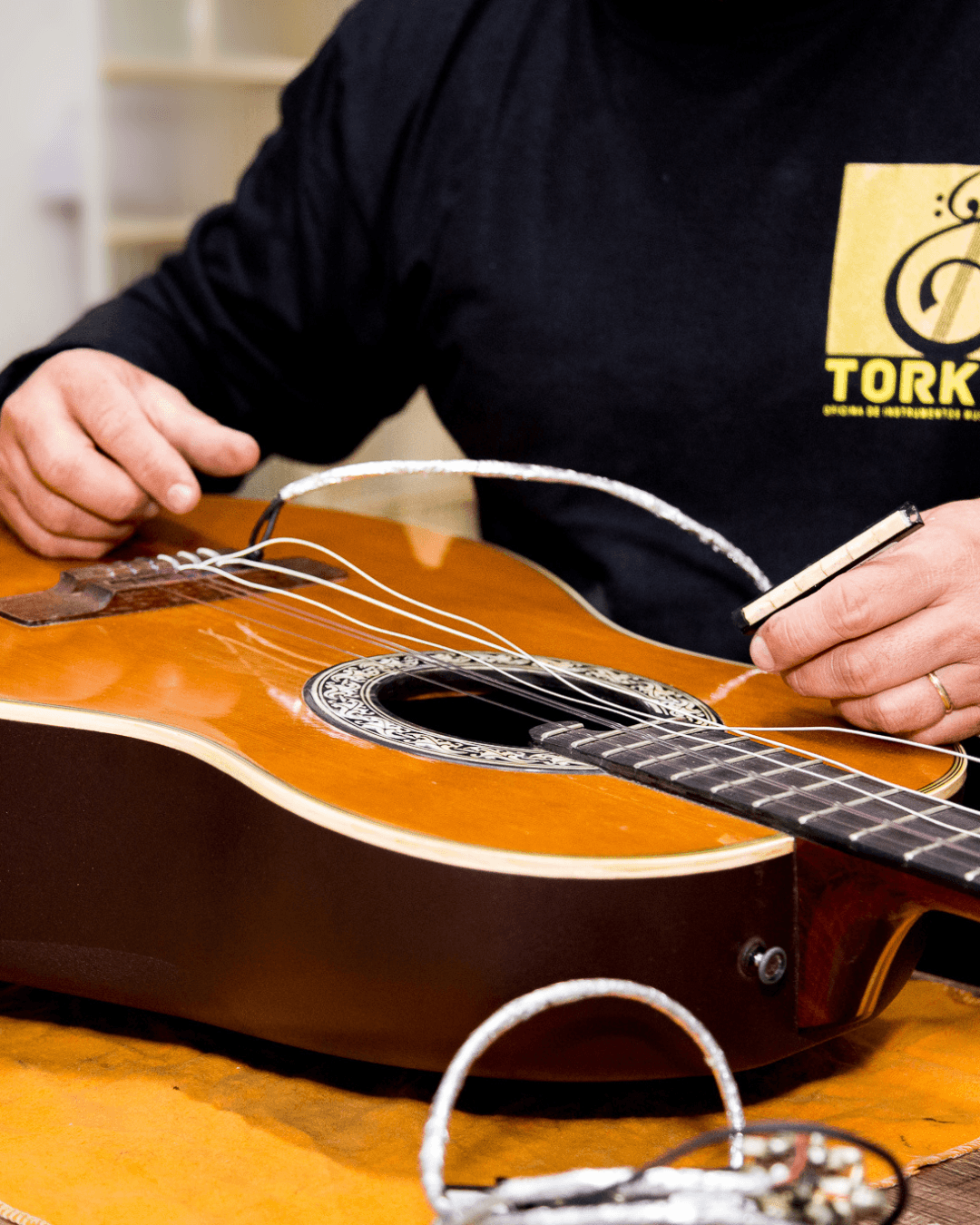 Trabalho de luthieria realizado na oficina Torky