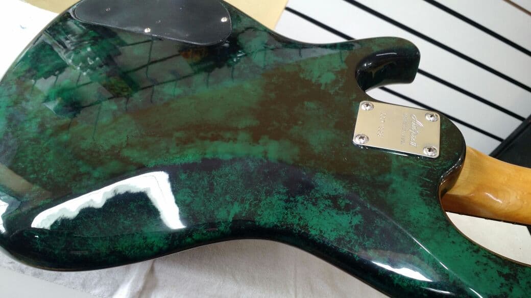 Instrumento pintado e customizado pela Torky