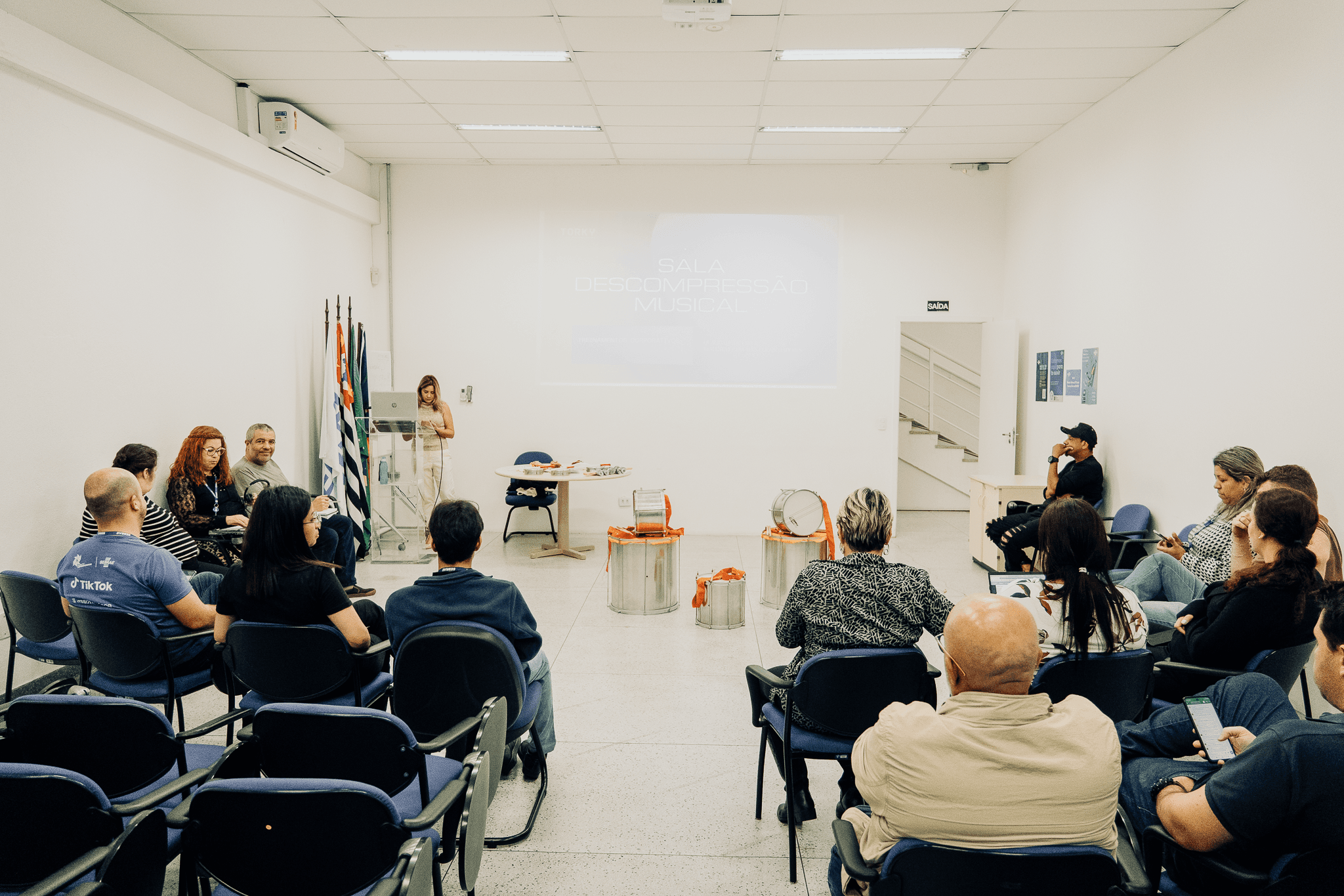 Apresentação da Sala de Descompressão Musical em empresa parceira